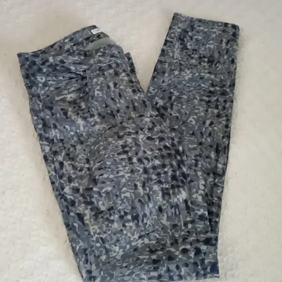 CAbi Skinny Jeans Jeggings Camo Blue Gray Style 604 Size 4 - Picture 2 of 11